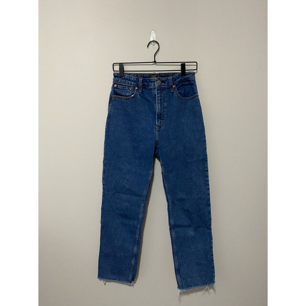 High-Waisted Jeans